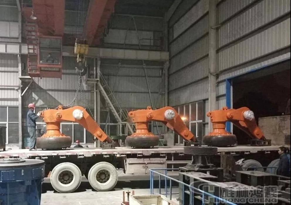 HLMX1700超細(xì)立磨發(fā)貨現(xiàn)場-超細(xì)立磨機大磨輥裝車
