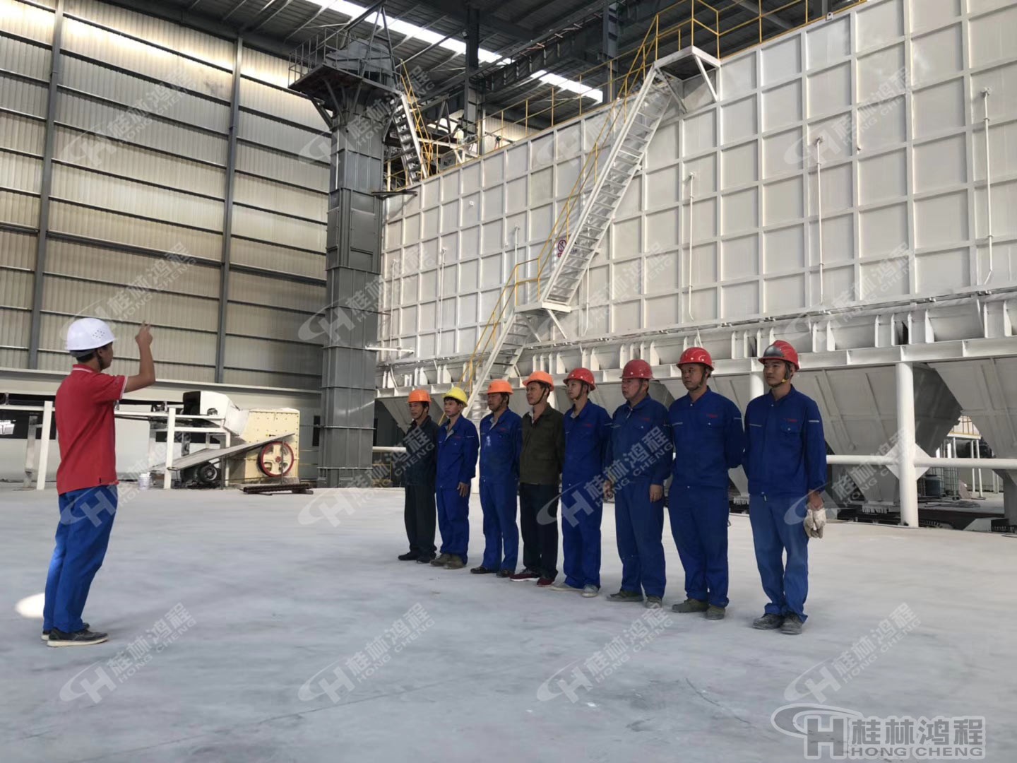 桂林鴻程人造石生產(chǎn)線003號EPC項目總包設備安裝現(xiàn)場 桂林鴻程人造石生產(chǎn)線003號EPC項目總包設備安裝現(xiàn)場