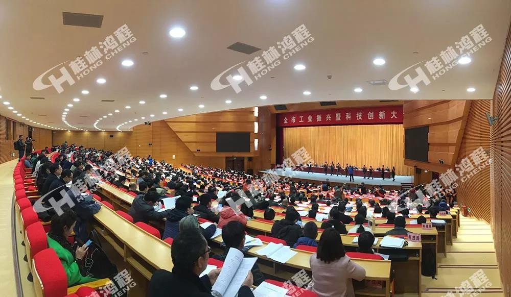 磨粉機廠家桂林鴻程總經(jīng)理容棟國喜提2018年度優(yōu)秀工業(yè)企業(yè)家光榮稱號 磨粉機廠家桂林鴻程總經(jīng)理容棟國喜提2018年度優(yōu)秀工業(yè)企業(yè)家光榮稱號