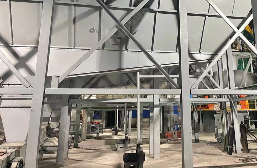 hlm2400碳酸錳立磨2條生產線所在的生產車間運行實況 hlm2400碳酸錳立磨2條生產線所在的生產車間運行實況