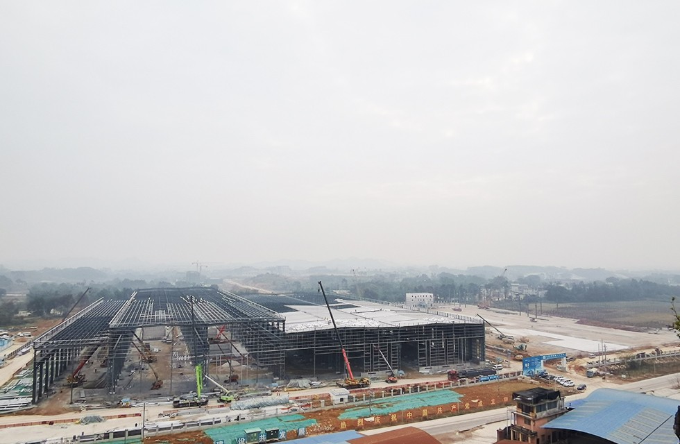 桂林鴻程礦山投資兩江寶山工程進度，2022年1月4日桂林鴻程礦山機械寶山工業(yè)園車間封頂大吉。