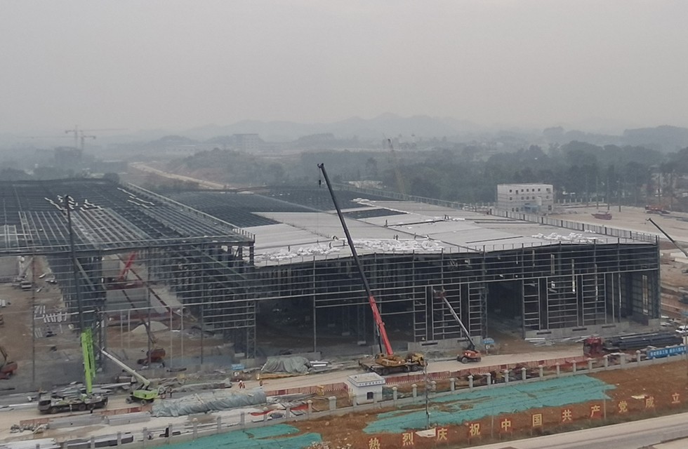 桂林鴻程礦山投資兩江寶山工程進(jìn)度，2022年1月4日桂林鴻程礦山機(jī)械寶山工業(yè)園車間封頂大吉。